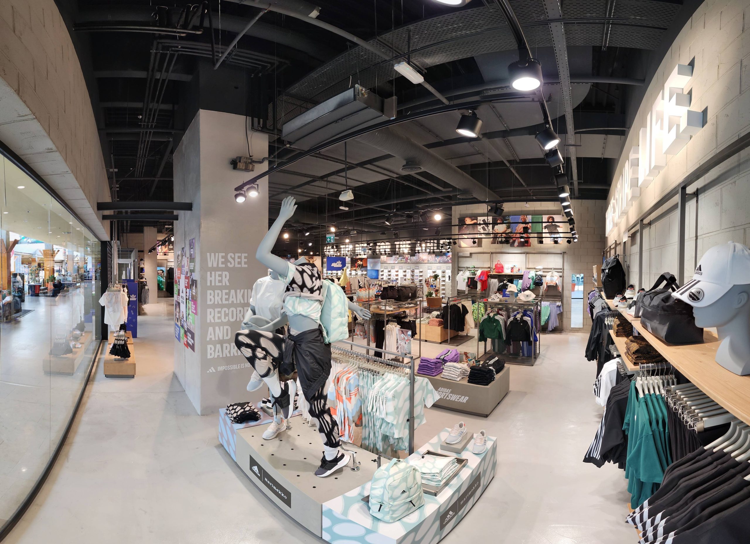 ADIDAS REDESCHIDE MAGAZINUL DIN IULIUS MALL DIN SUCEAVA, REMODELAT SUB FORMA DE CONCEPT STORE