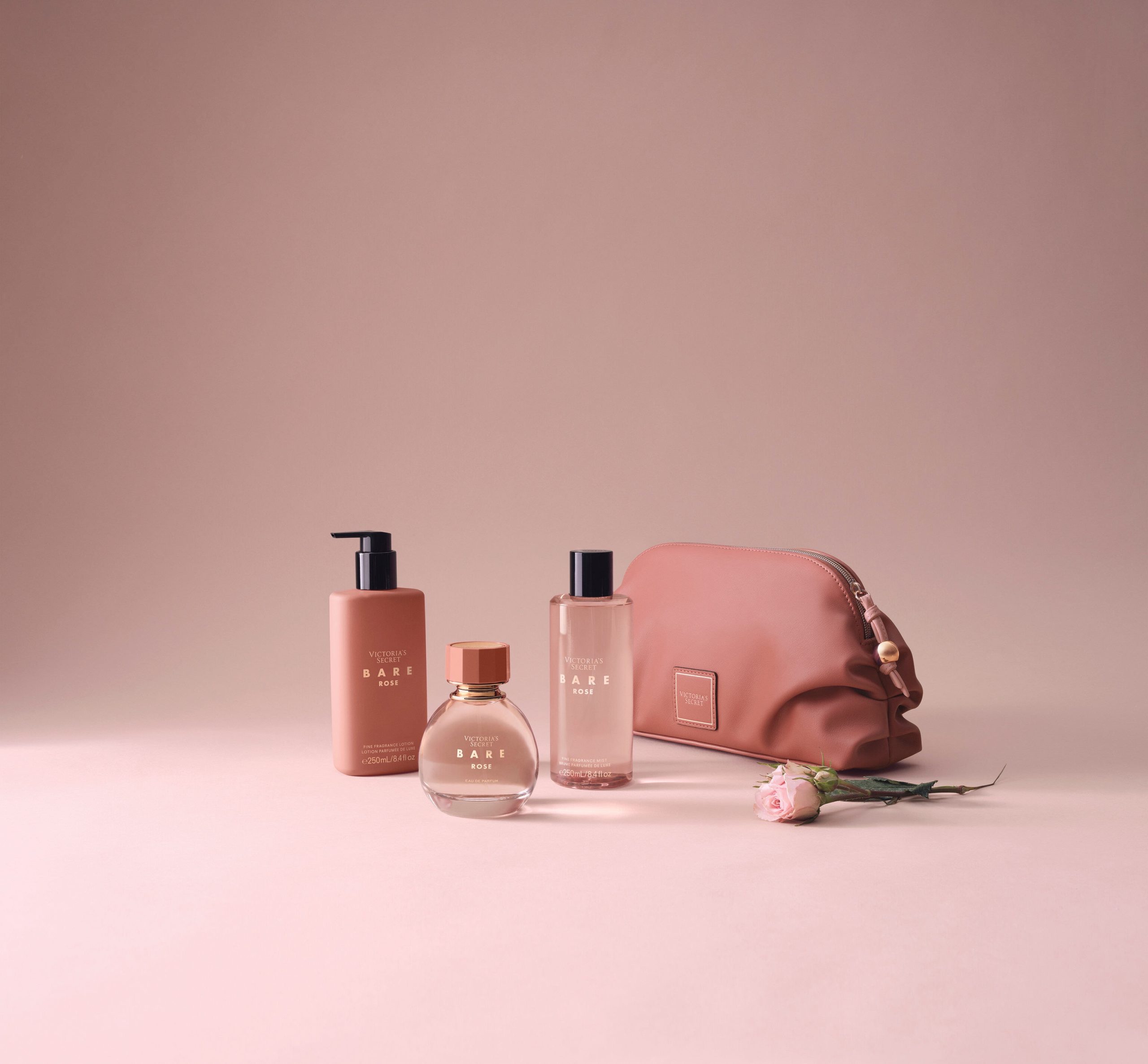 Bare Rose – o noua colectie Victoria’s Secret unde delicatetea feminina este explorata in detaliu