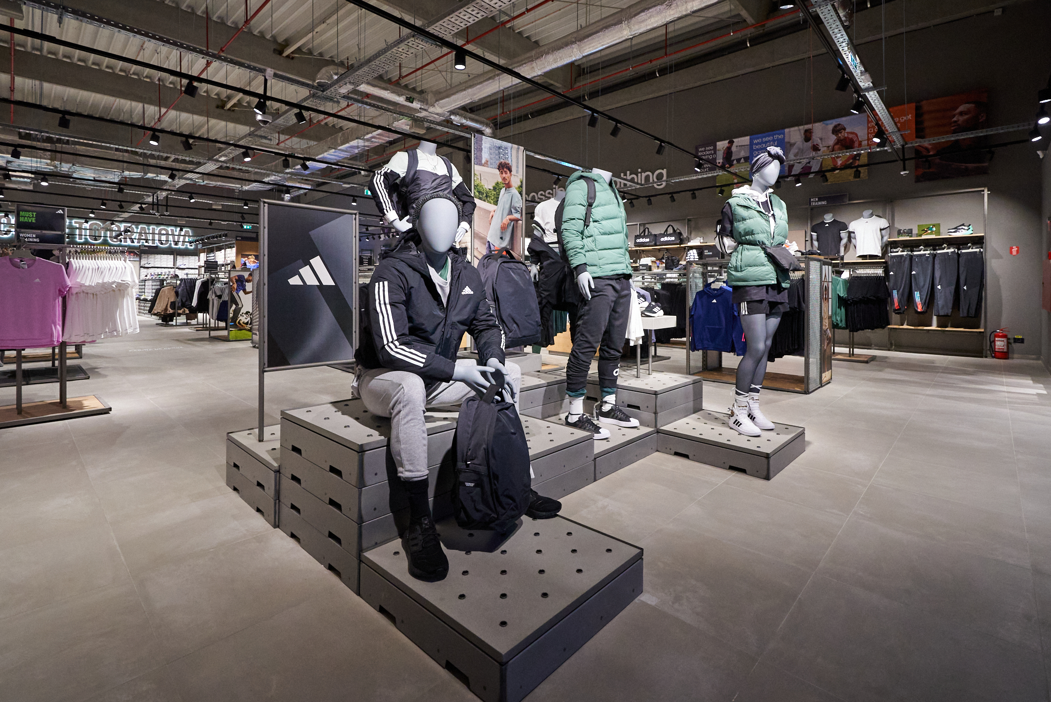 ADIDAS DESCHIDE PRIMUL MAGAZIN OUTLET DIN  ZONA DE SUD-VEST A ROMANIEI