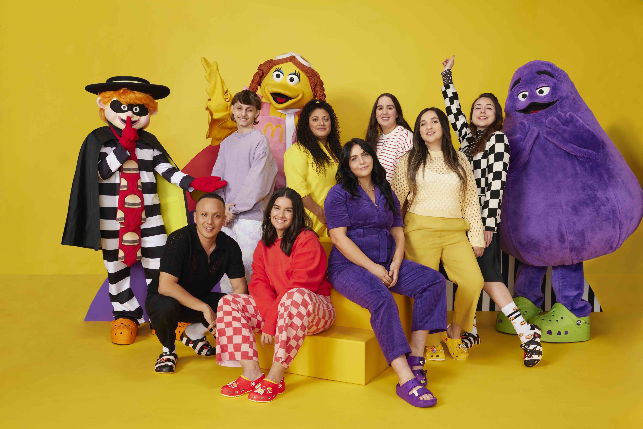 Crocs si McDonald’s au lansat o colectie dedicata fanilor inraiti