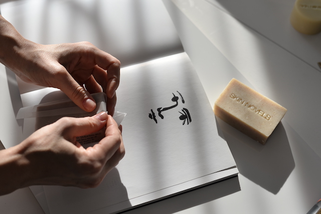 SKIN NOVELS x FUNDAȚIA RENAȘTEREA