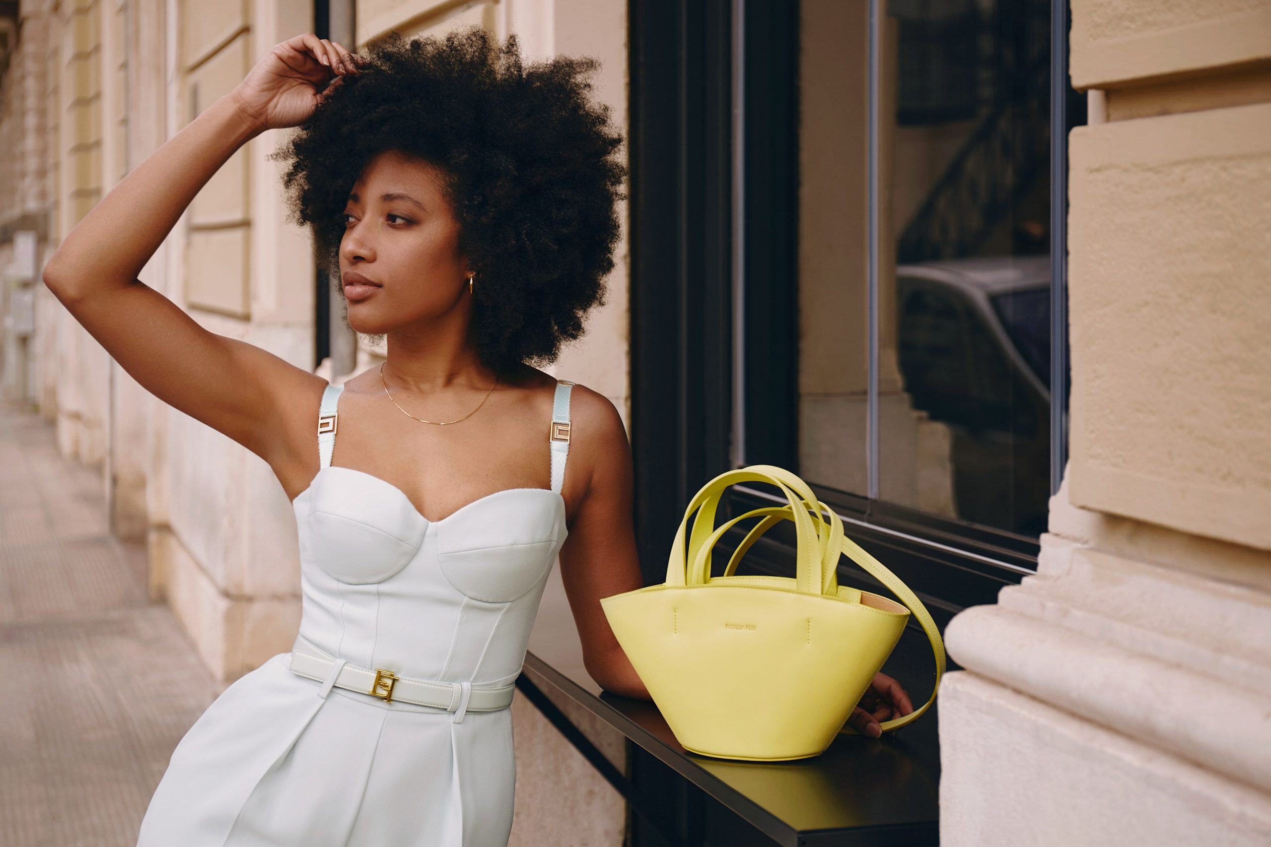 Stil mediteranean: 5 piese cu care sa iti reinnoiesti garderoba