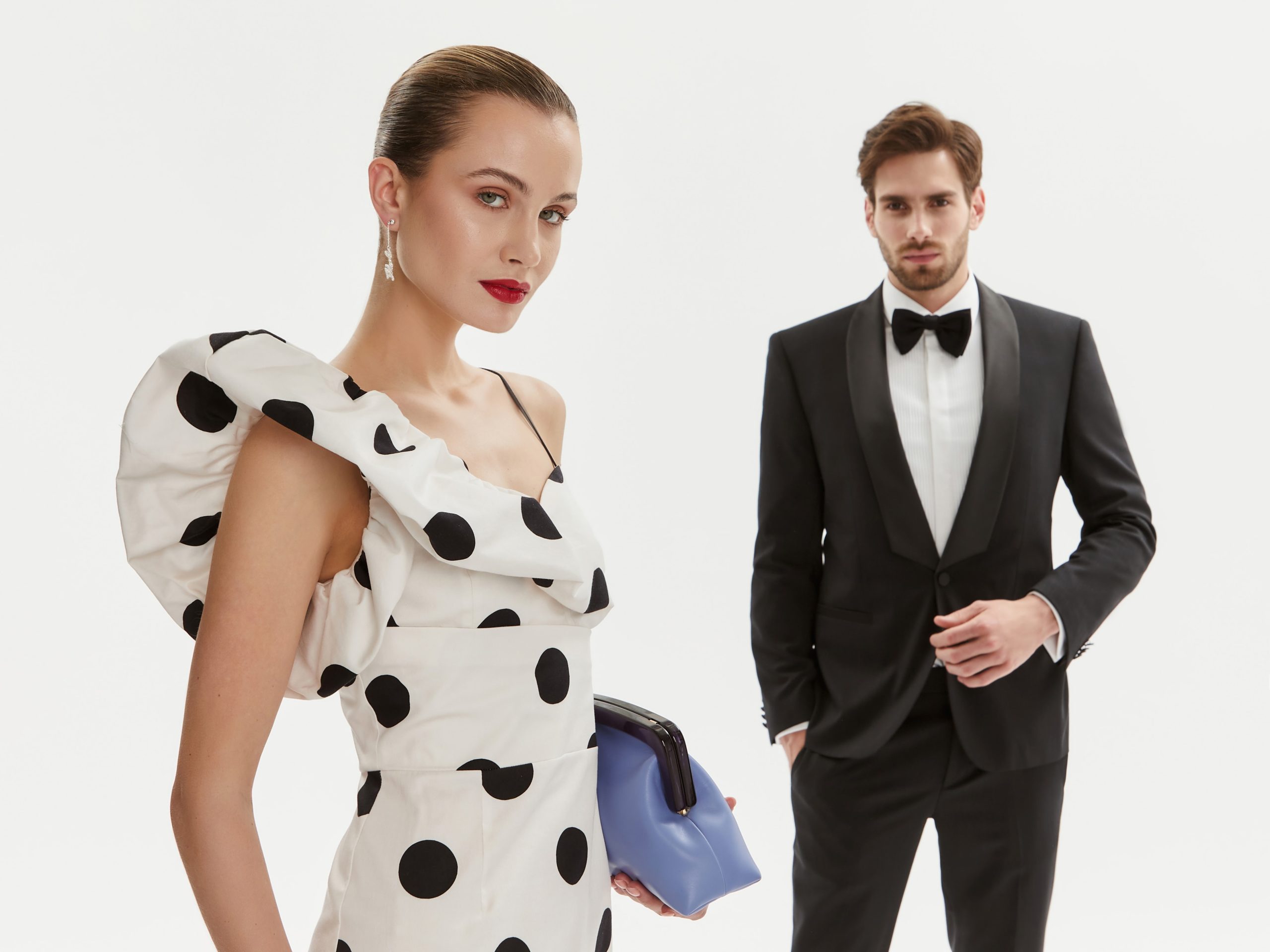 Garderoba capsula MODIVO cu propuneri pentru ocazii speciale