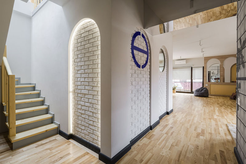 Hublou Coworking: livingul tău departe de casă.