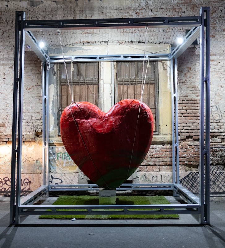 Anuala NAC – Neo Art Connect continuă la Cluj și la Sibiu cu expoziții, o intervenție arhitecturală inedită și două Inimi
