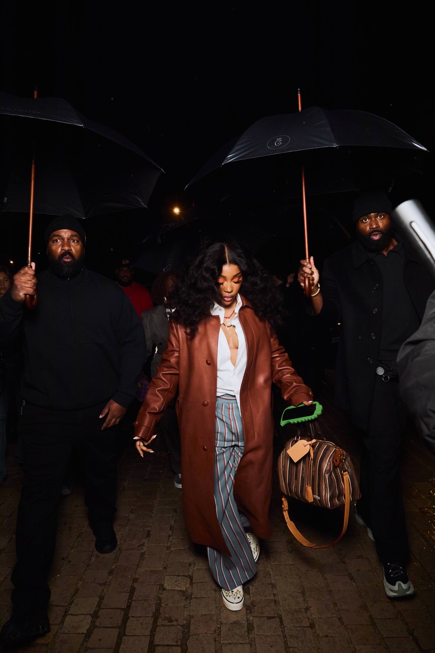 SZA la Paris Fashion Week in Vans custom 1-of-1    Cand cultura skate intalneste haute craft