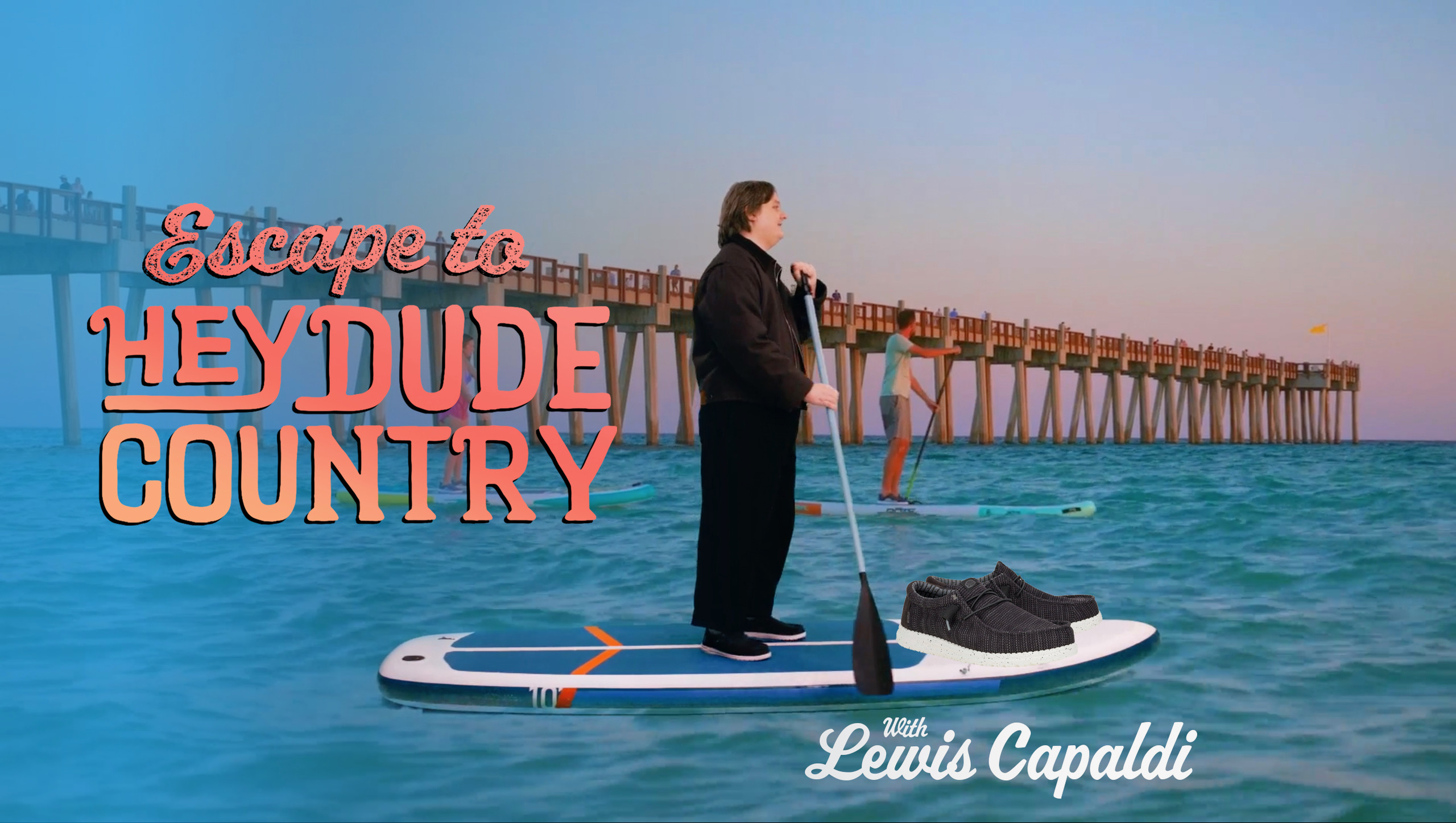 HEYDUDE lanseaza „Escape to HEYDUDE Country” alaturi de superstarul global Lewis Capaldi