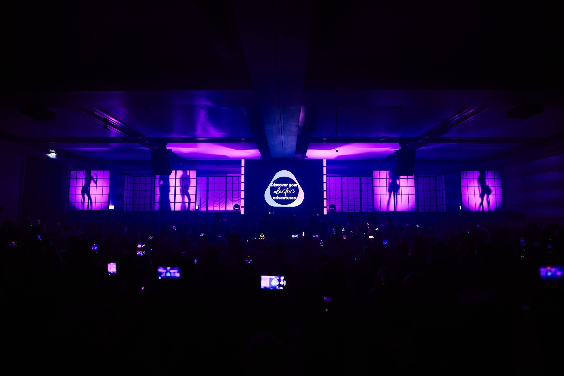 IQOS x Mercedes-Benz Bucharest Fashion Week 2026: un parteneriat care redefineste experienta modei contemporane